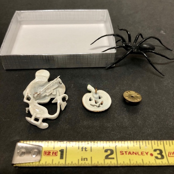 60's ENAMEL MOUSE & ENAMEL JACK‘O LANTERN BROOCHES - Picture 3 of 12